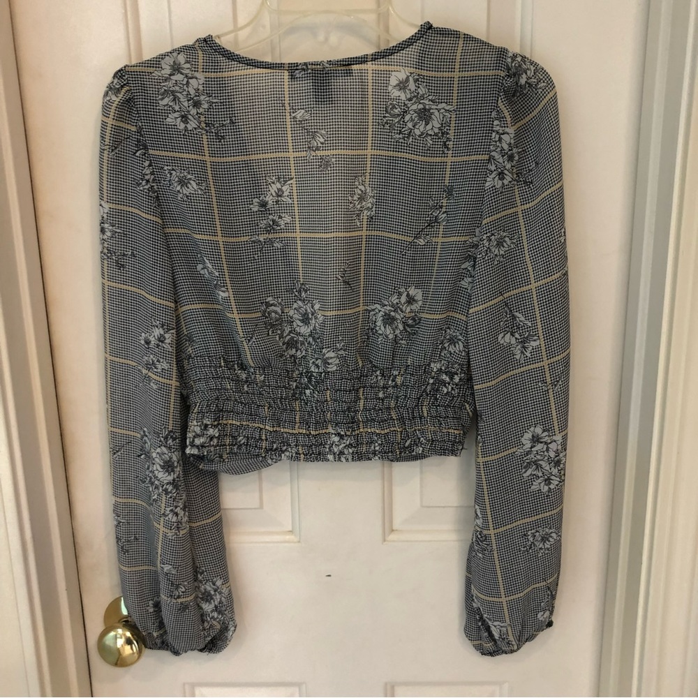 Forever 21 blouse, long sleeves with elastic bottoms, v-neck, elastic waist, SzS - Picture 7 of 11